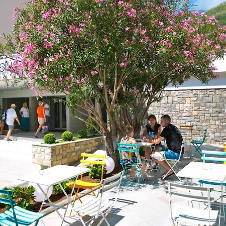 Hotel Castellastva Petrovac Buitenkant foto