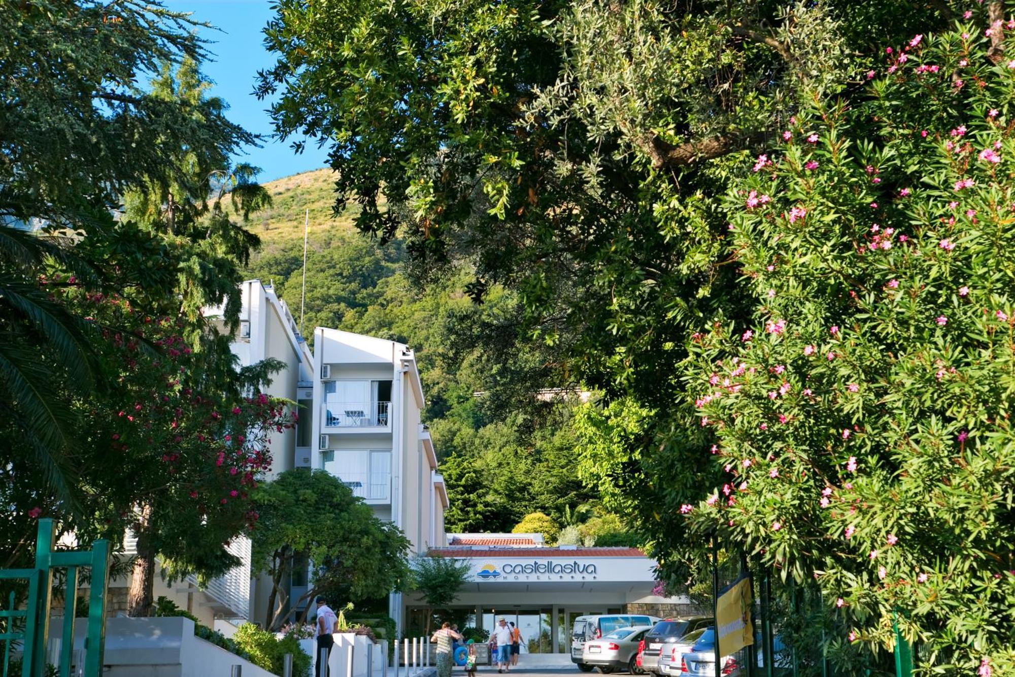 Hotel Castellastva Petrovac Buitenkant foto