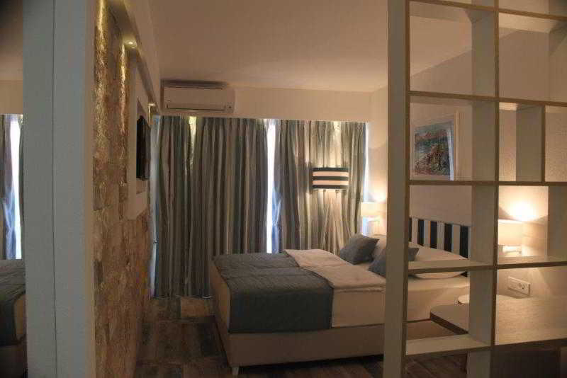 Hotel Castellastva Petrovac Buitenkant foto